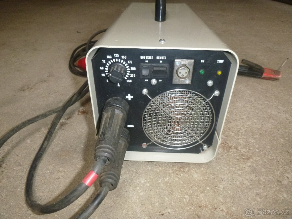 Svářecí invertor