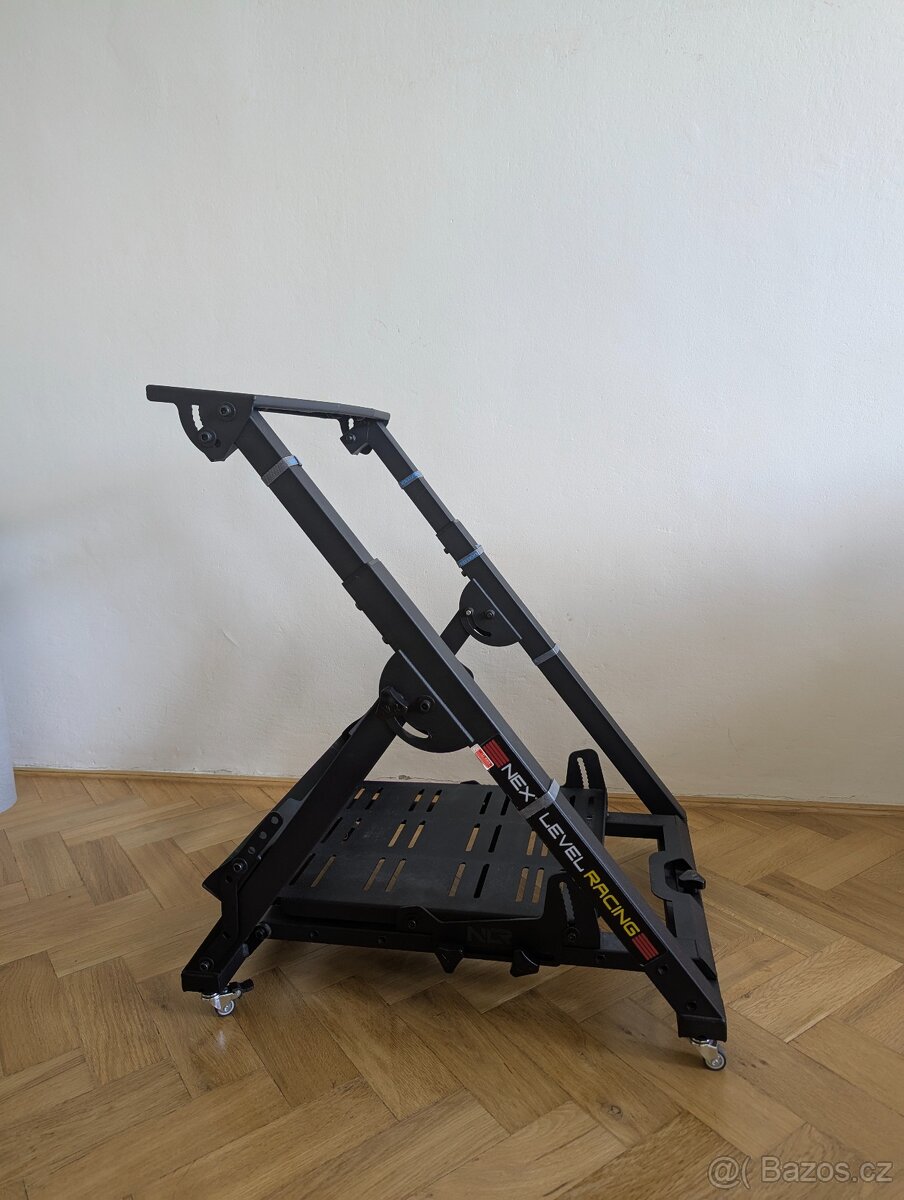 Stabilní stojan Next Level Racing na volant a pedály