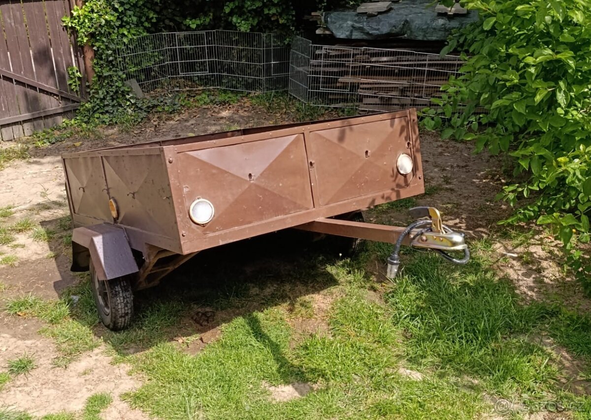 Přívěsný vozík