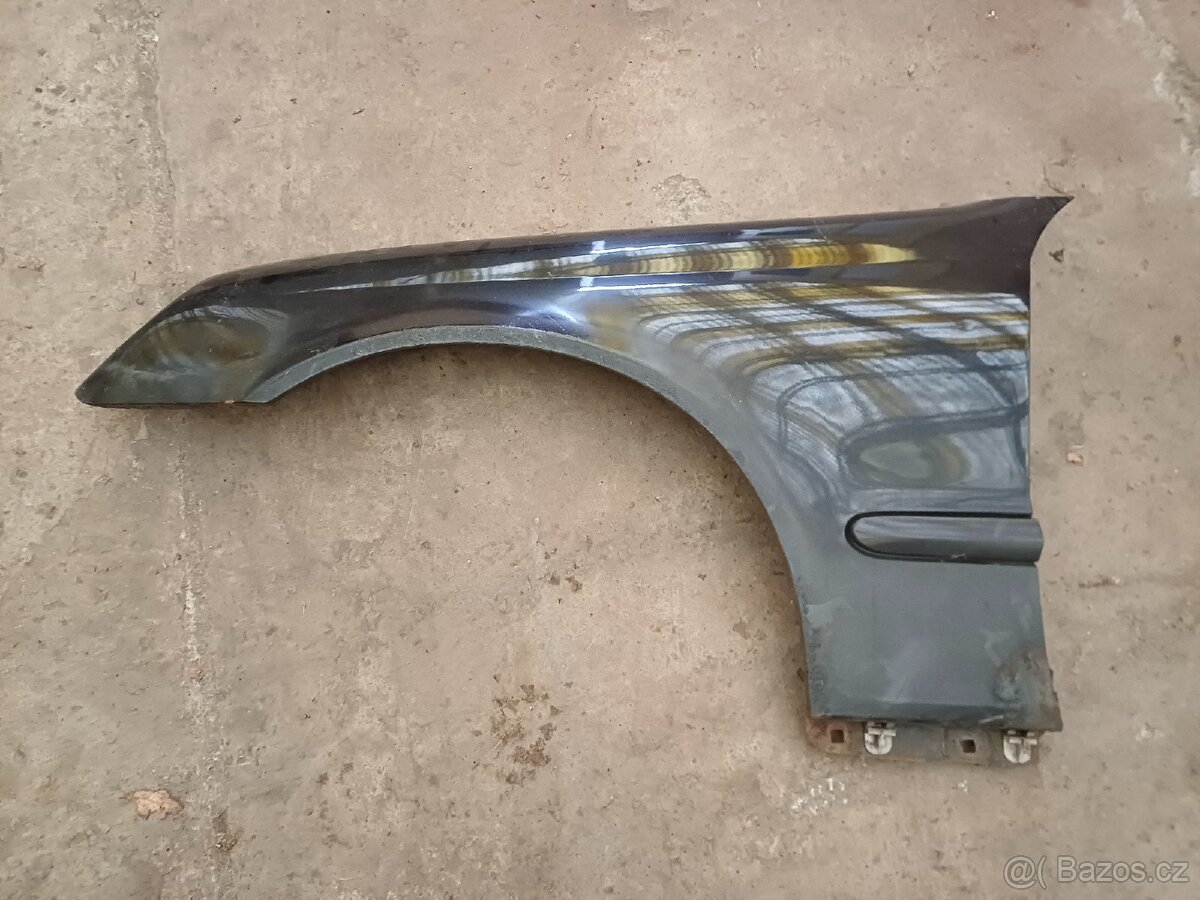 Levý blatník na Mercedes w203