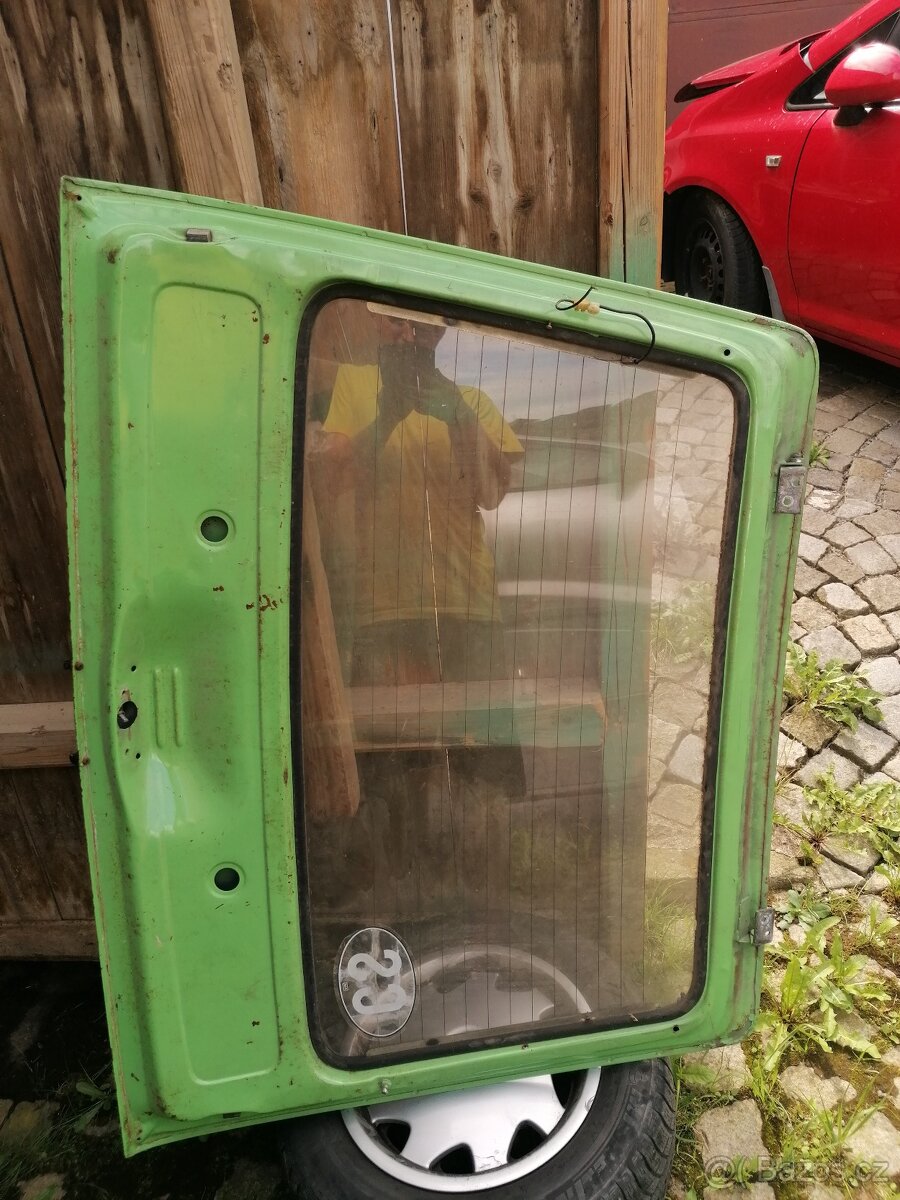 Opel Kadett C City zadní víko