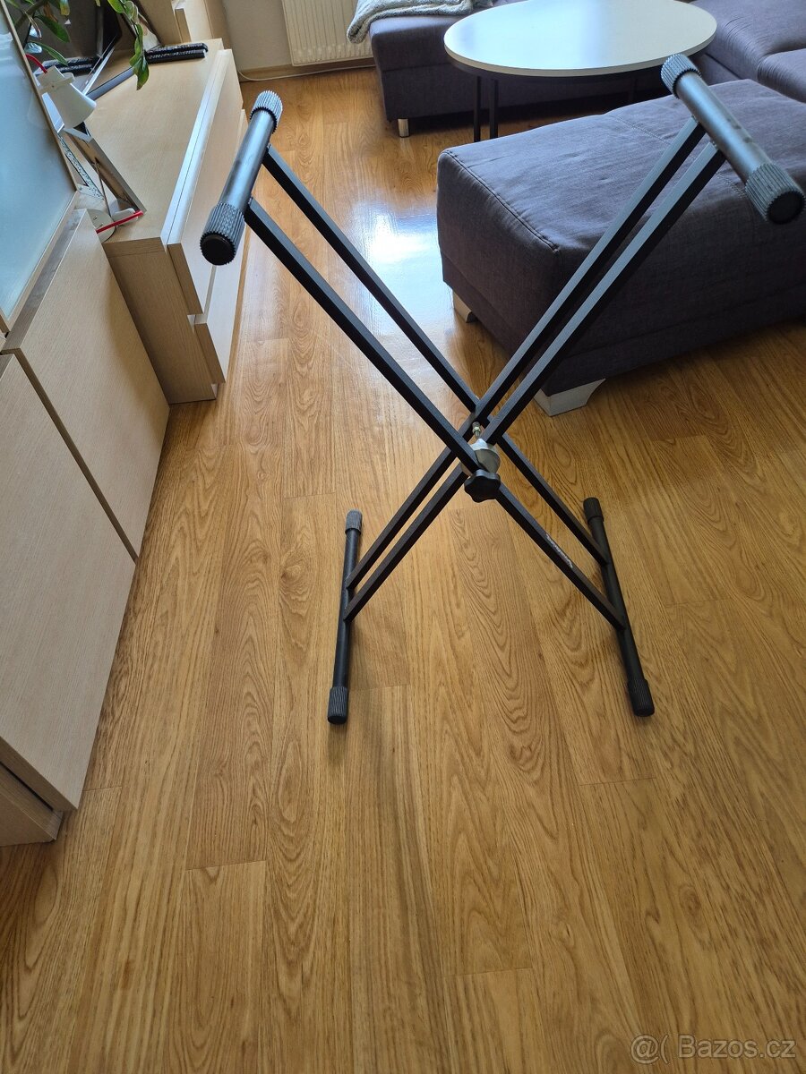 Stavitelný držák na elektronické klavesy