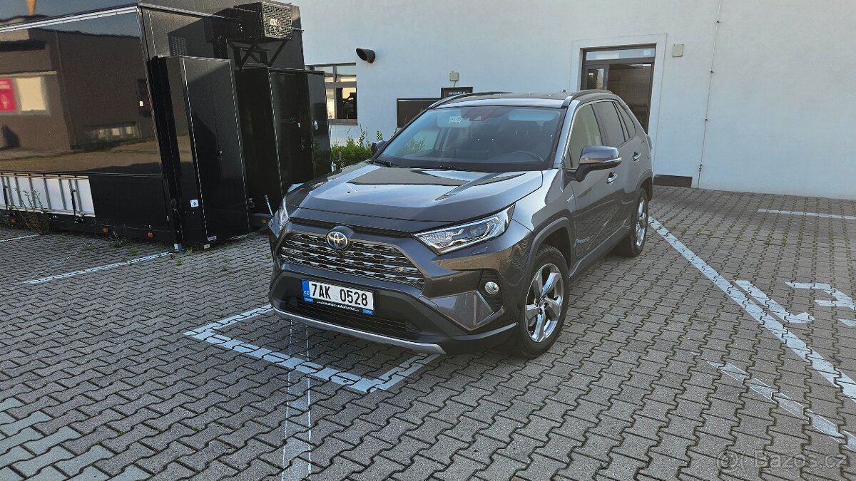 Toyota RAV4.