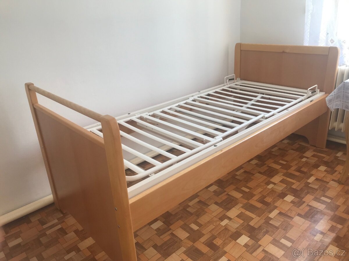 Zdravotní polohovací postel