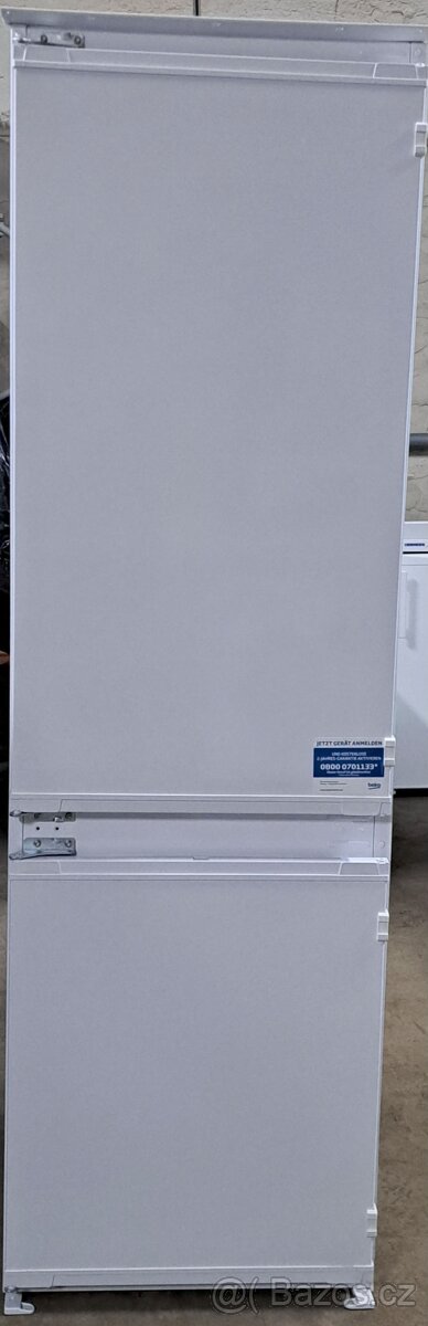 Vestavěná lednice 3 šup. Beko.