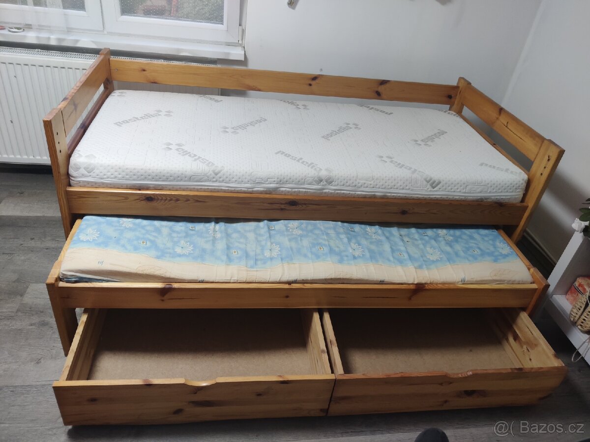 Postel včetně matrace,přistýlky a úložných šuplíků.