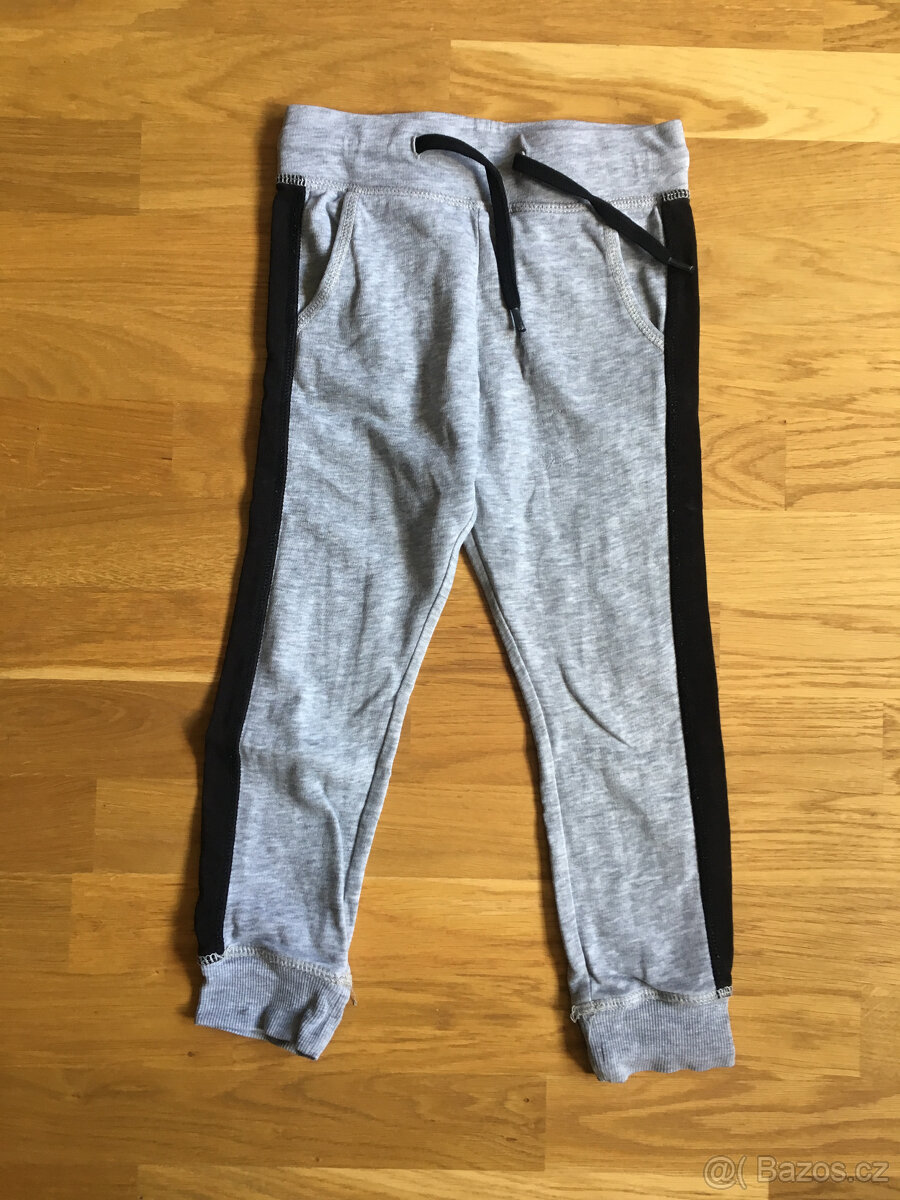 Šedé tepláky s černým pruhem H&M