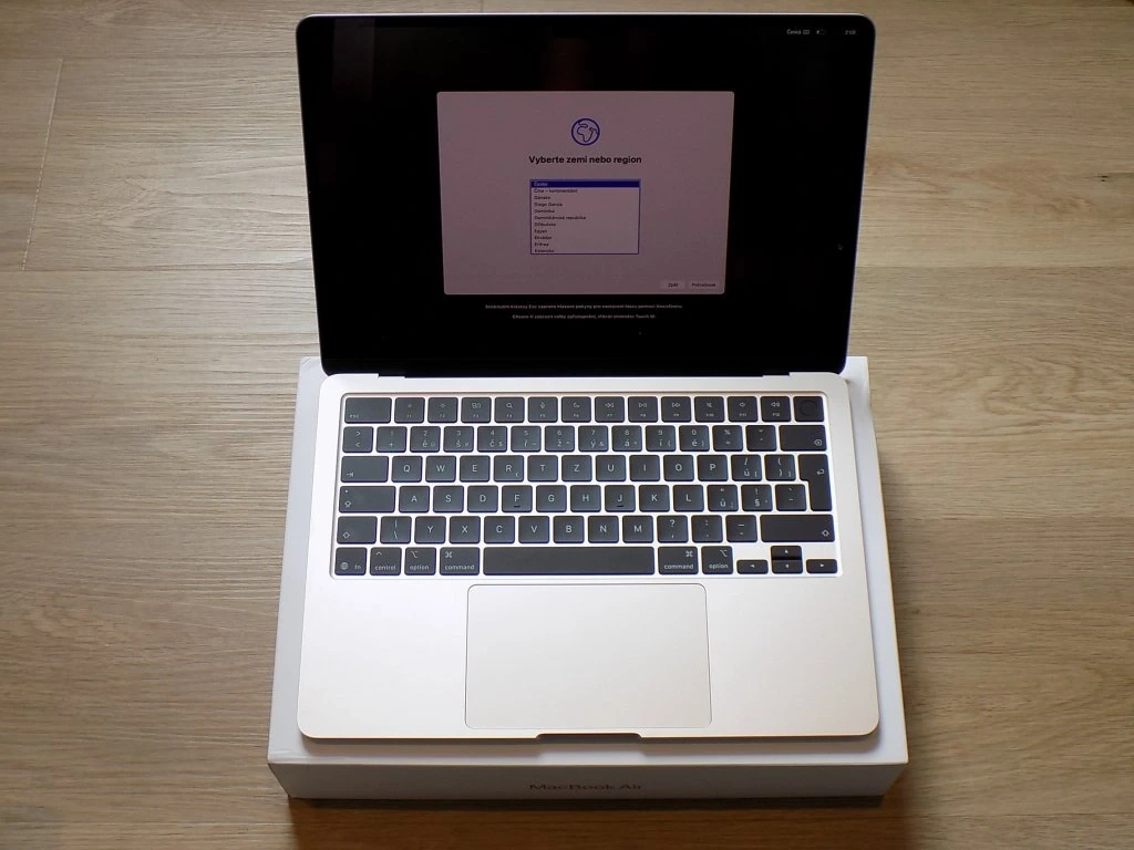 Apple MacBook Air 13,6" (2025)/M4/16GB RAM/256GB/CZ/ZÁRUKA