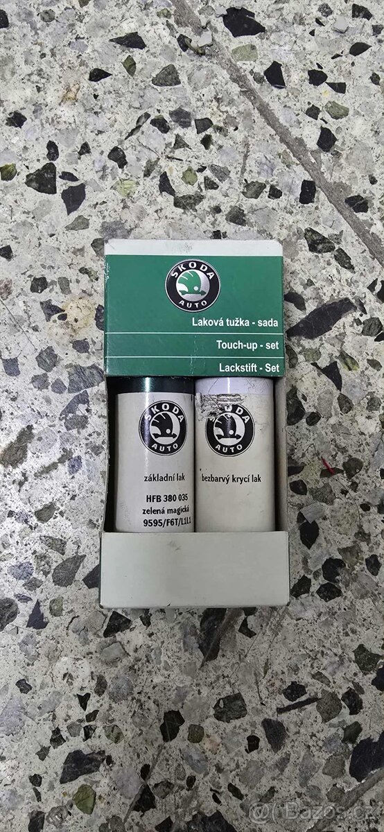 Škoda Felicia laková tužka zelená Magic