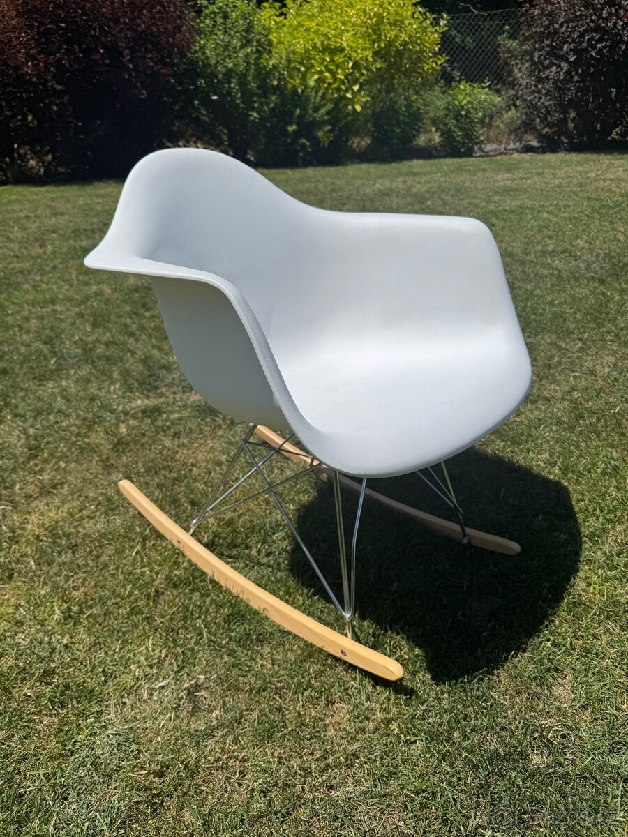 Designové houpací křeslo