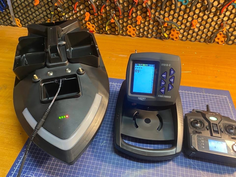 Zavážecí loďka, Instalace Lucky Sonar FF918C