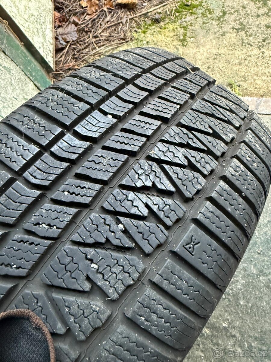235/50R19 zimní pneu Kumho