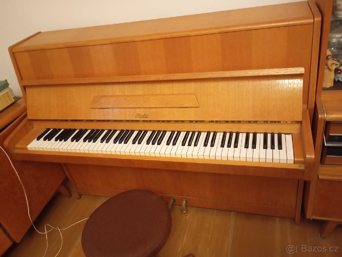 pěkné pianino Rösler, málo hrané, Plzeň