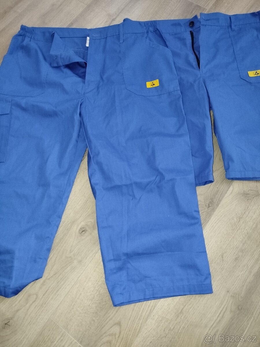 Pracovní kalhoty a kraťasy.