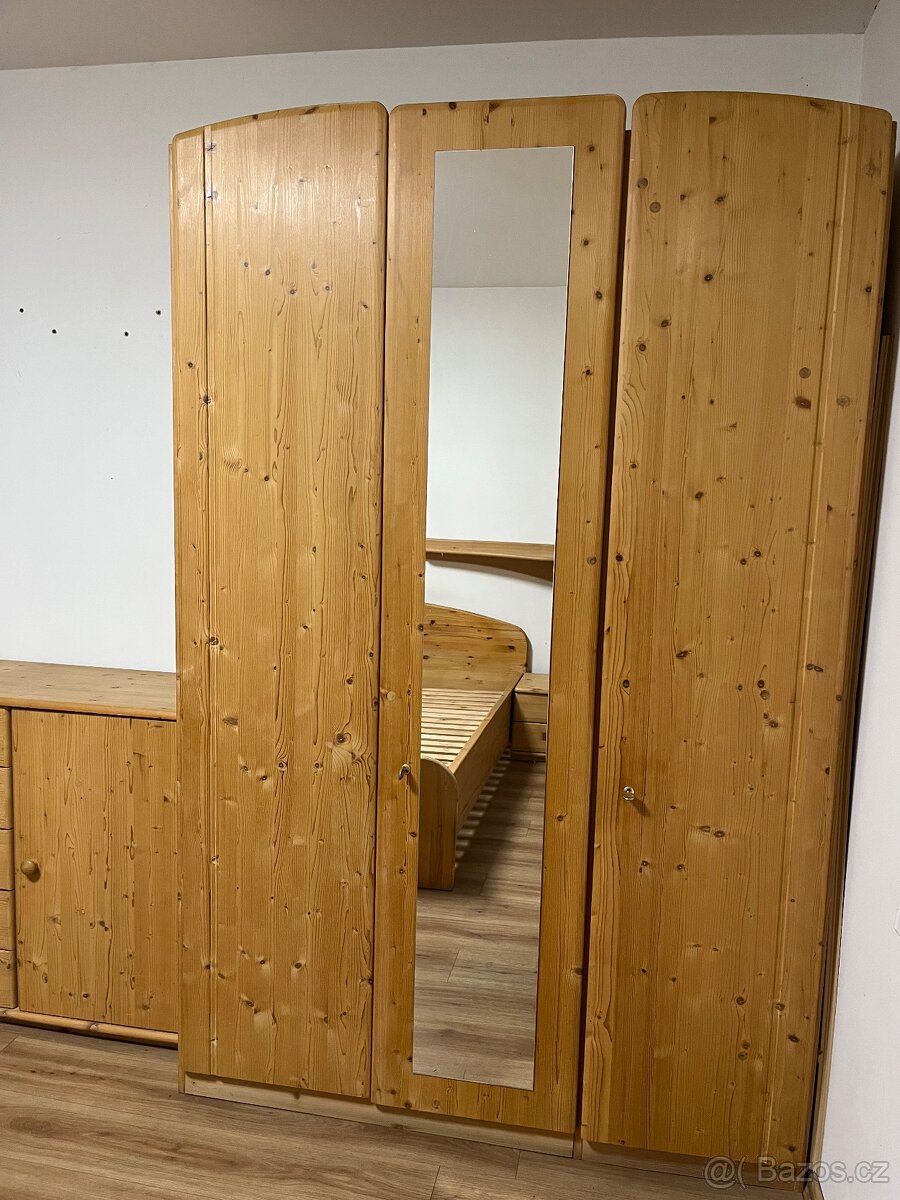 Komplet ložnice z masivu