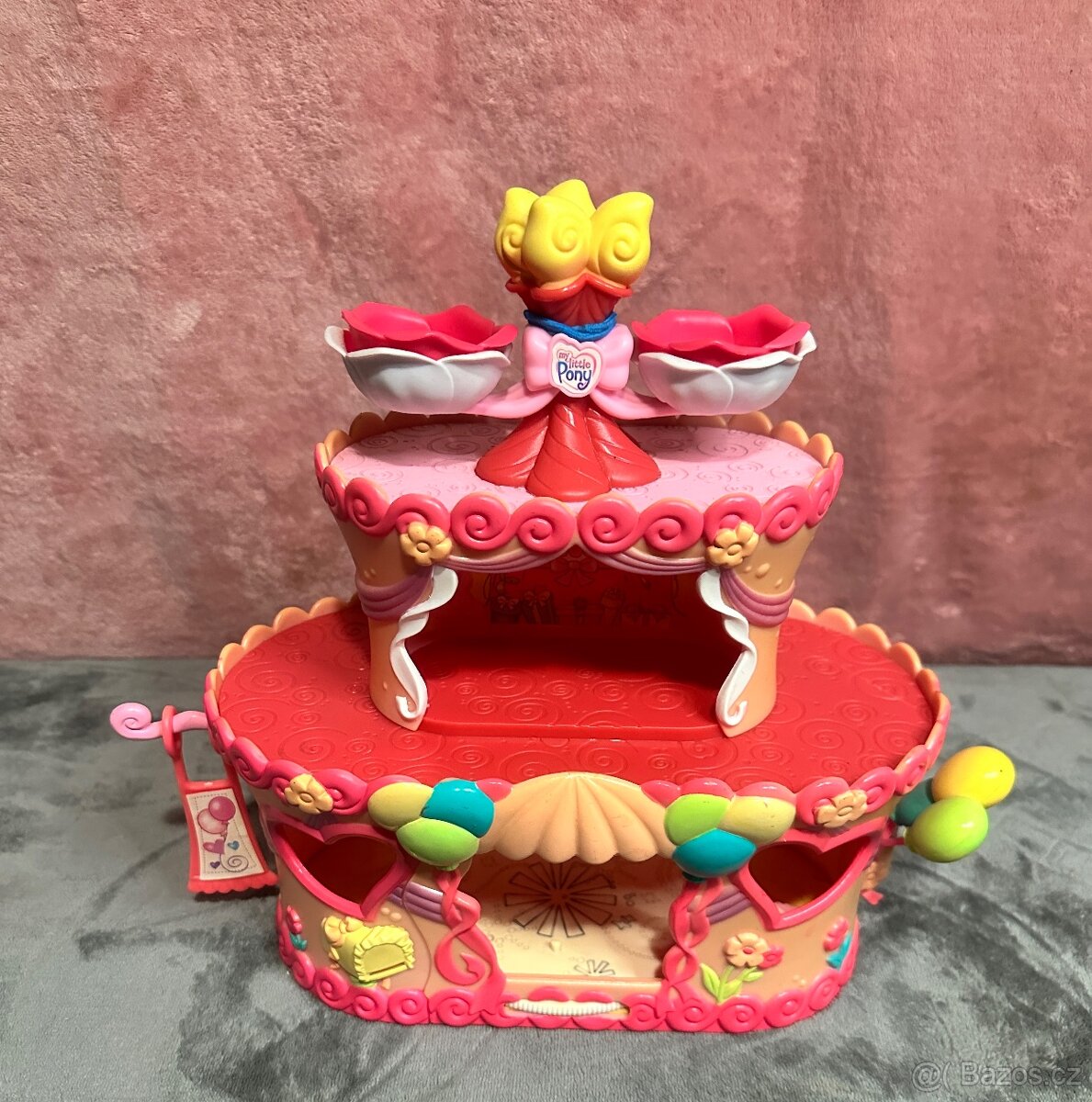 My Little Pony Ponyville Roller Skate Party Cake + poníci