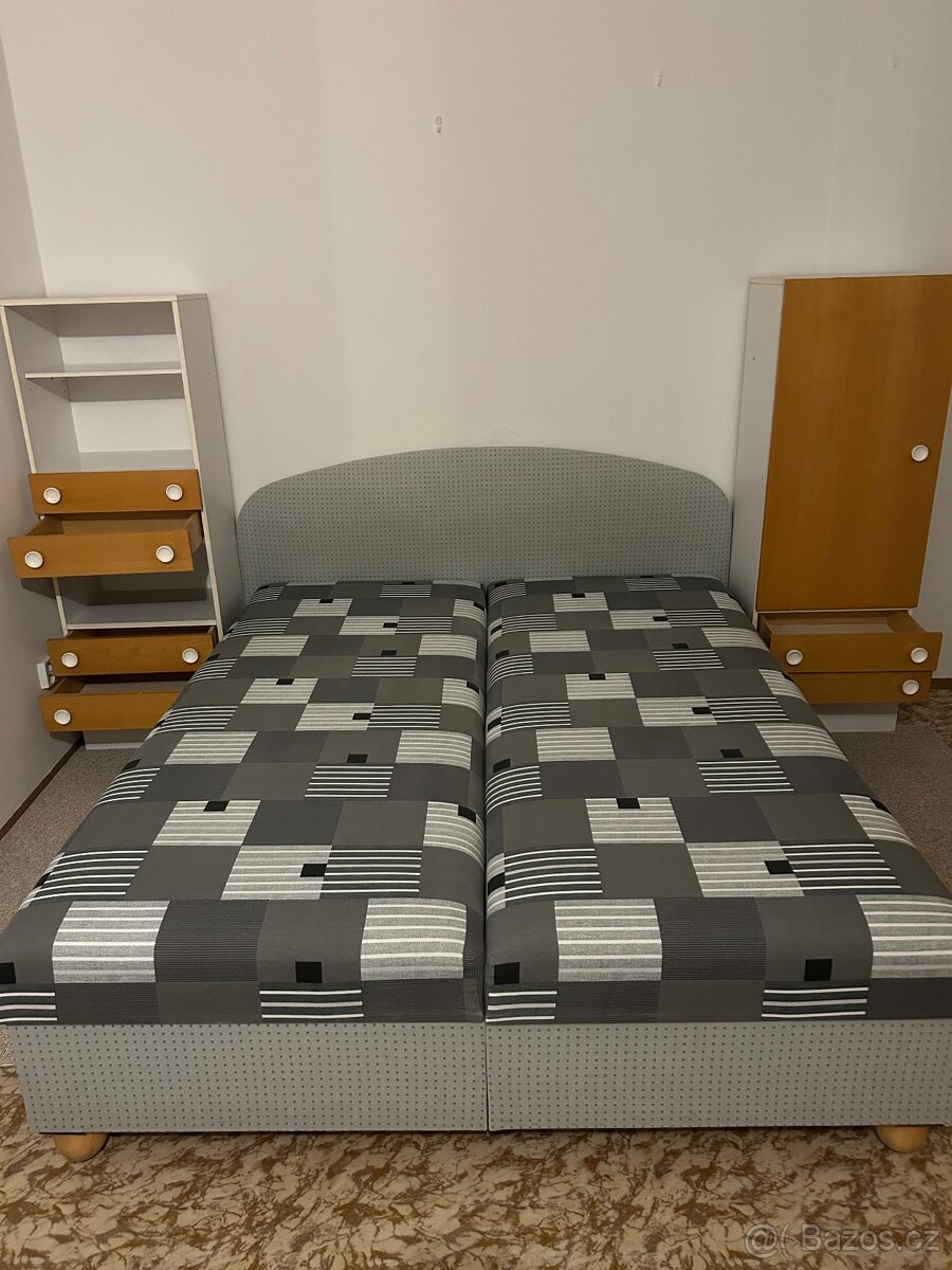 Manželská postel s úložným prostorem