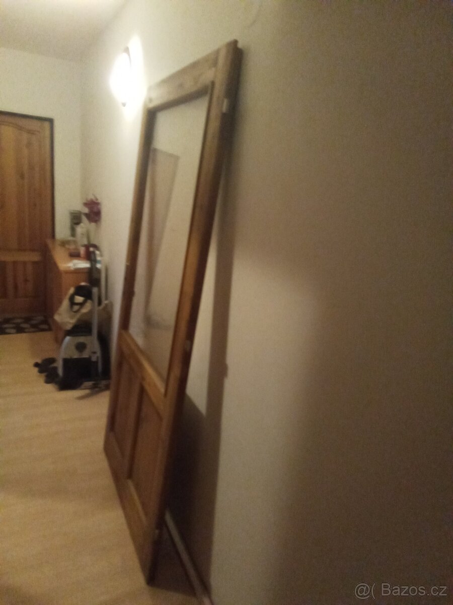 Dveře masiv 90 prave prosklené
