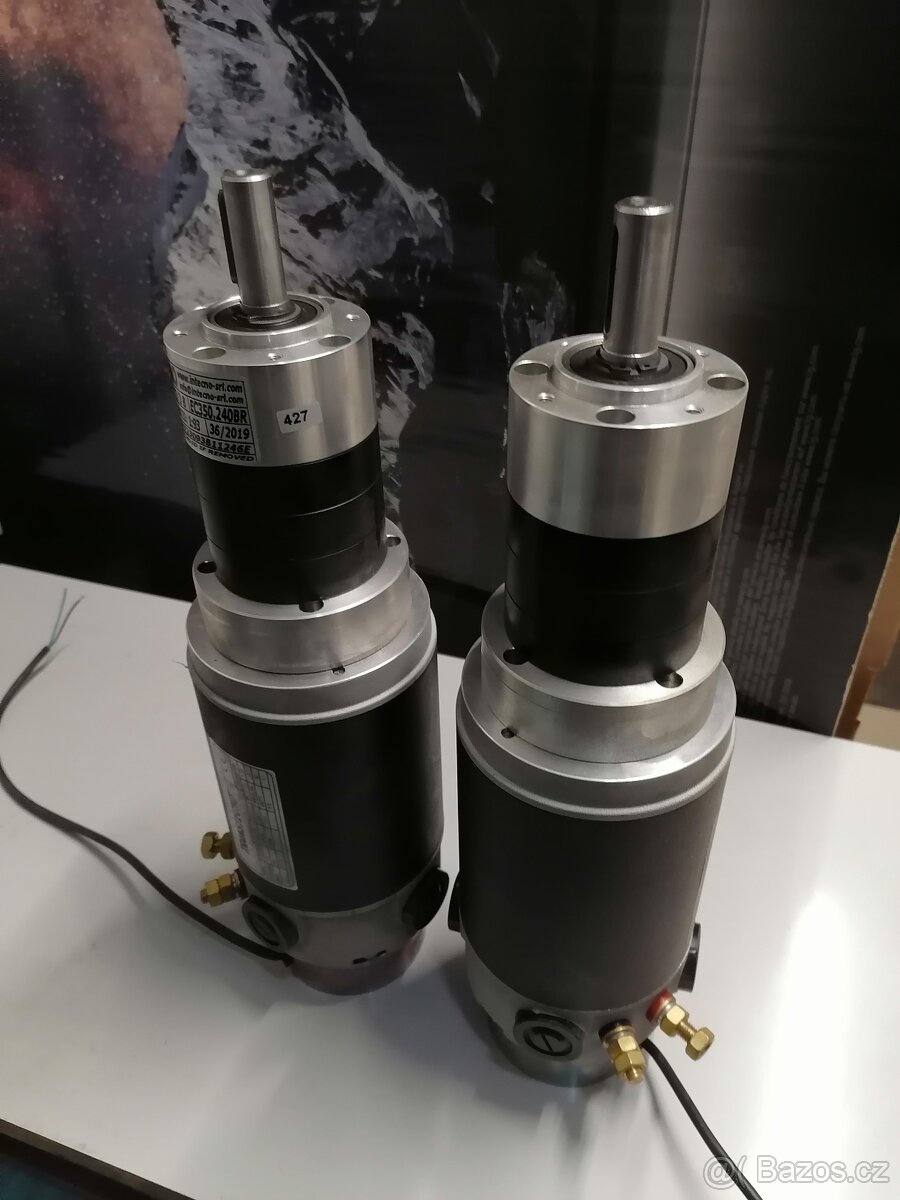 Pohonné motory - 2ks