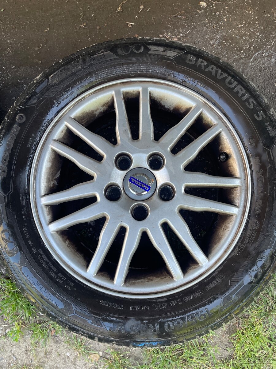 Litá kola 15” s pneu na Volvo V50 – Plzeň