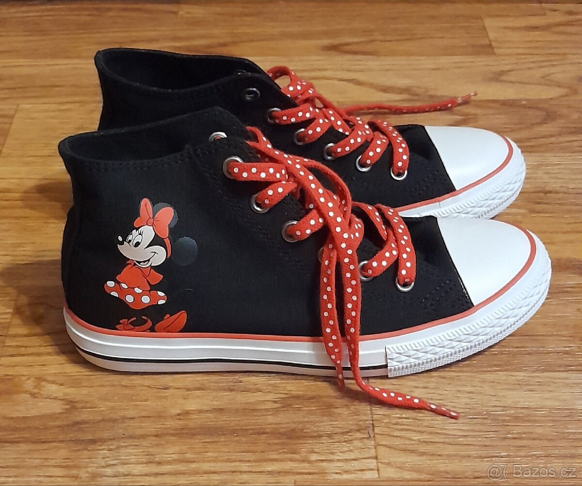 Nové dívčí kotníkové plátěné tenisky v.34