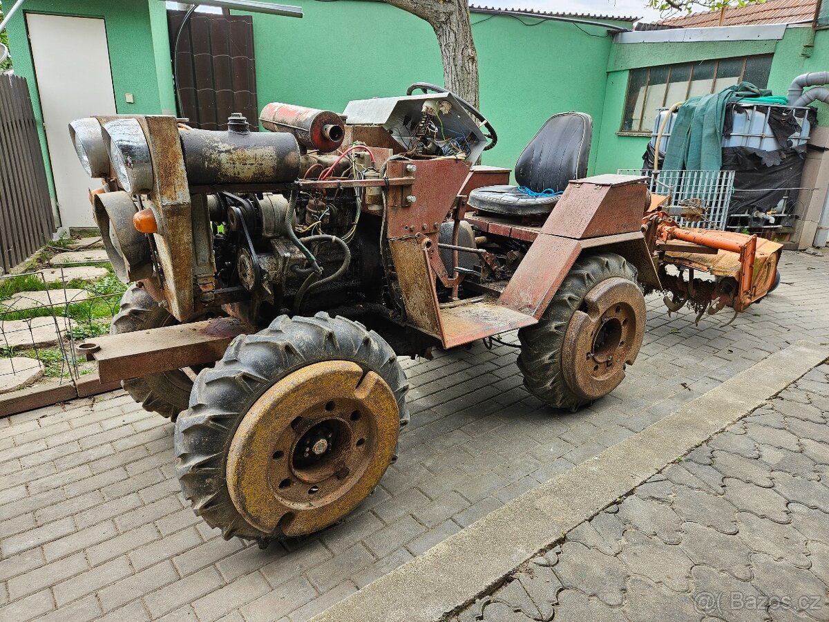 Malotraktor 4x4 hydraulika