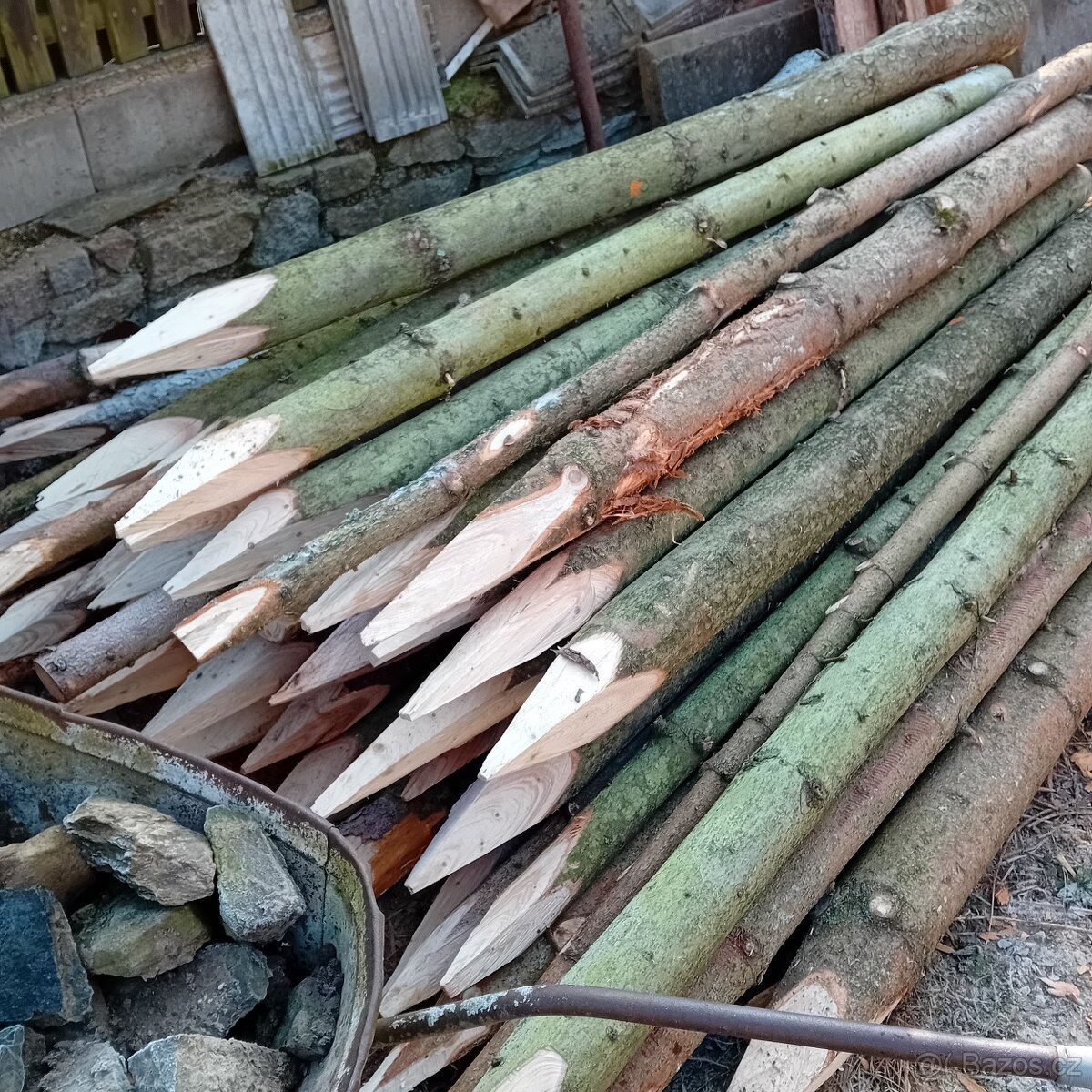 dřevěné kůly 220cm