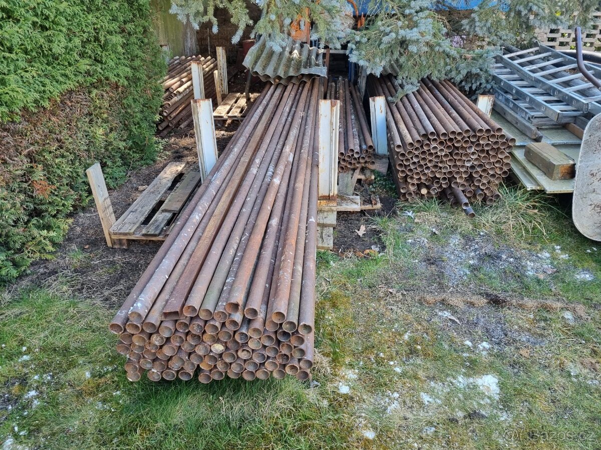 Trubkové lešení 100m2, mám dvě sady.