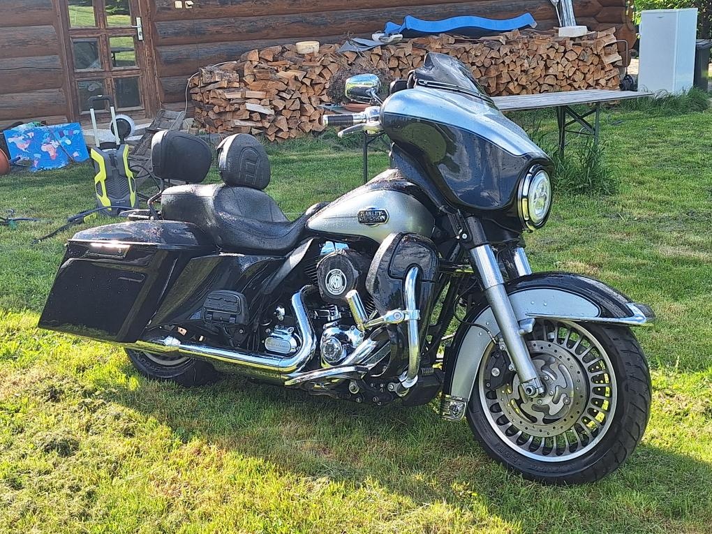 Harley glide FLHTCU