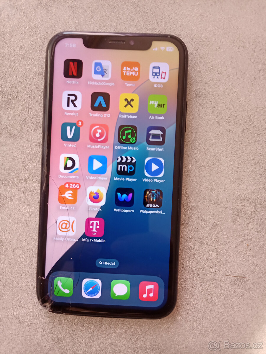 Apple iPhone XR 64GB + nový sluchátka