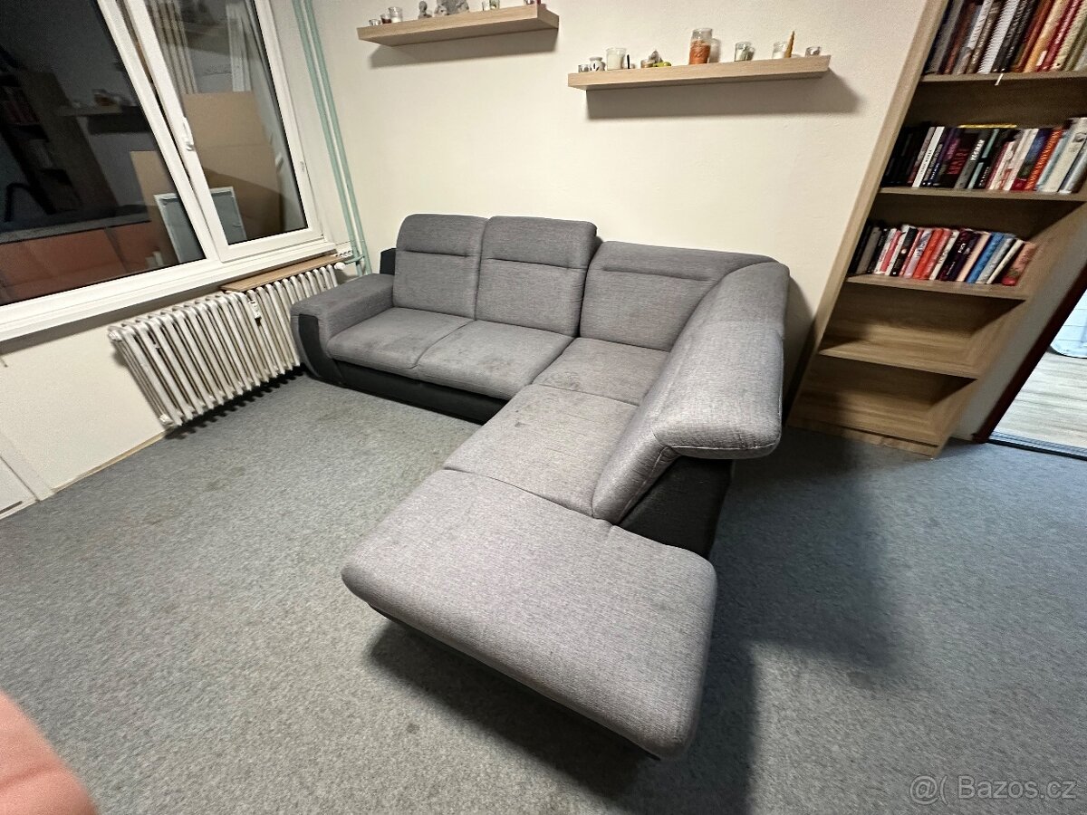 Sedačka, postel, stůl a mnoho dalšího