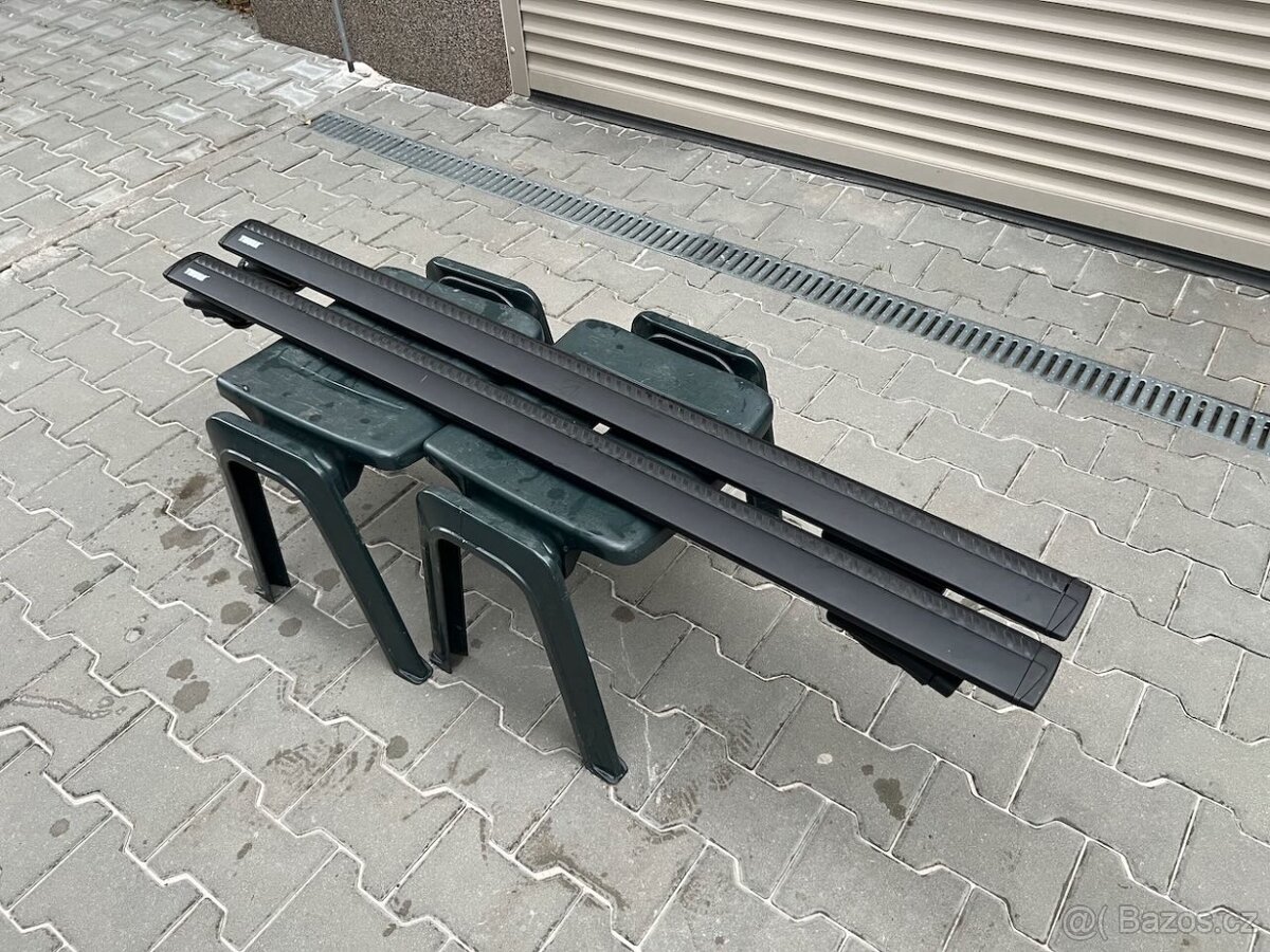 Thule windbar příčníky na střechu - černé provedení