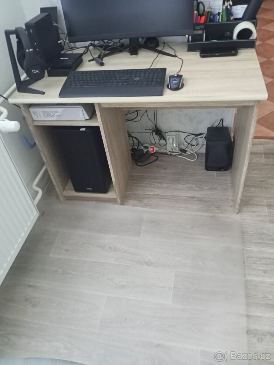 Stůl na PC