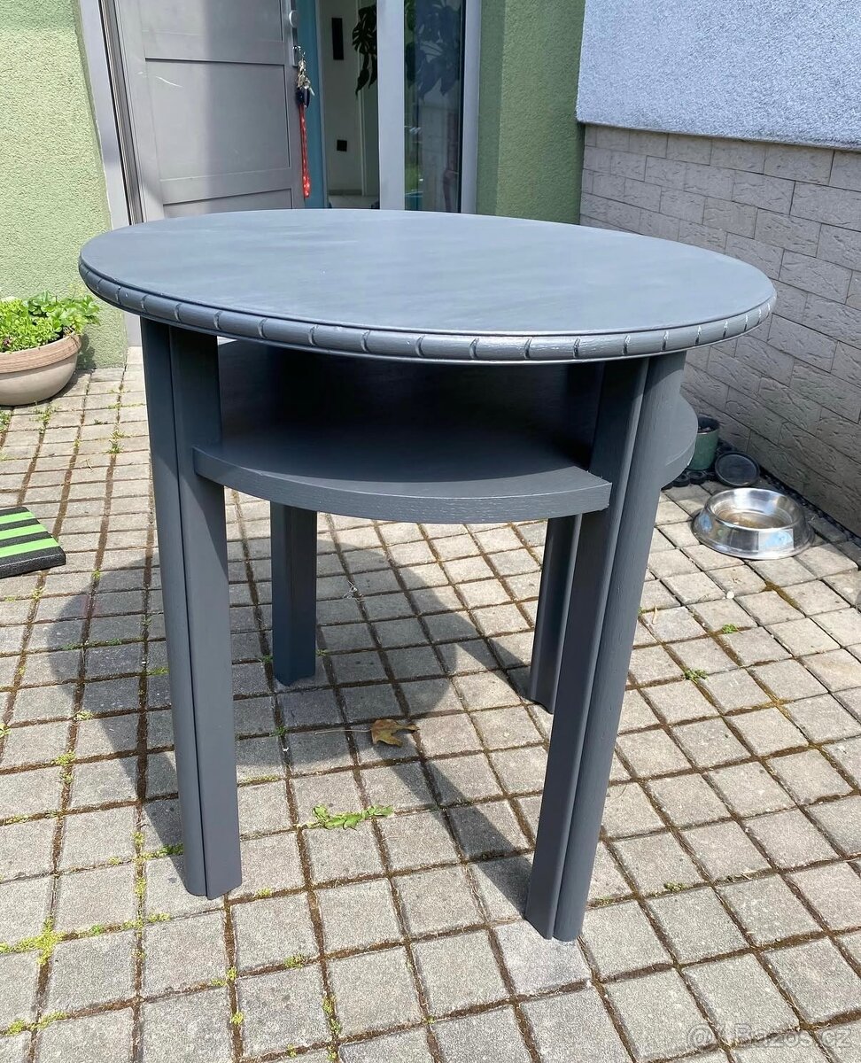 Starožitný renovovaný stolek