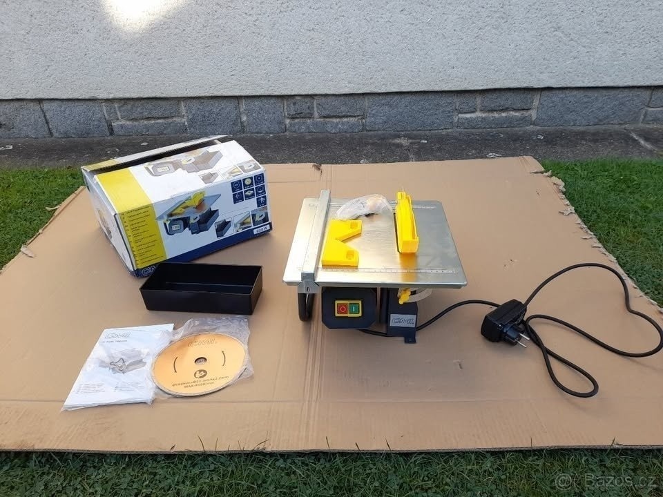 řezačka obkladů a dlažby CMI 600 W
