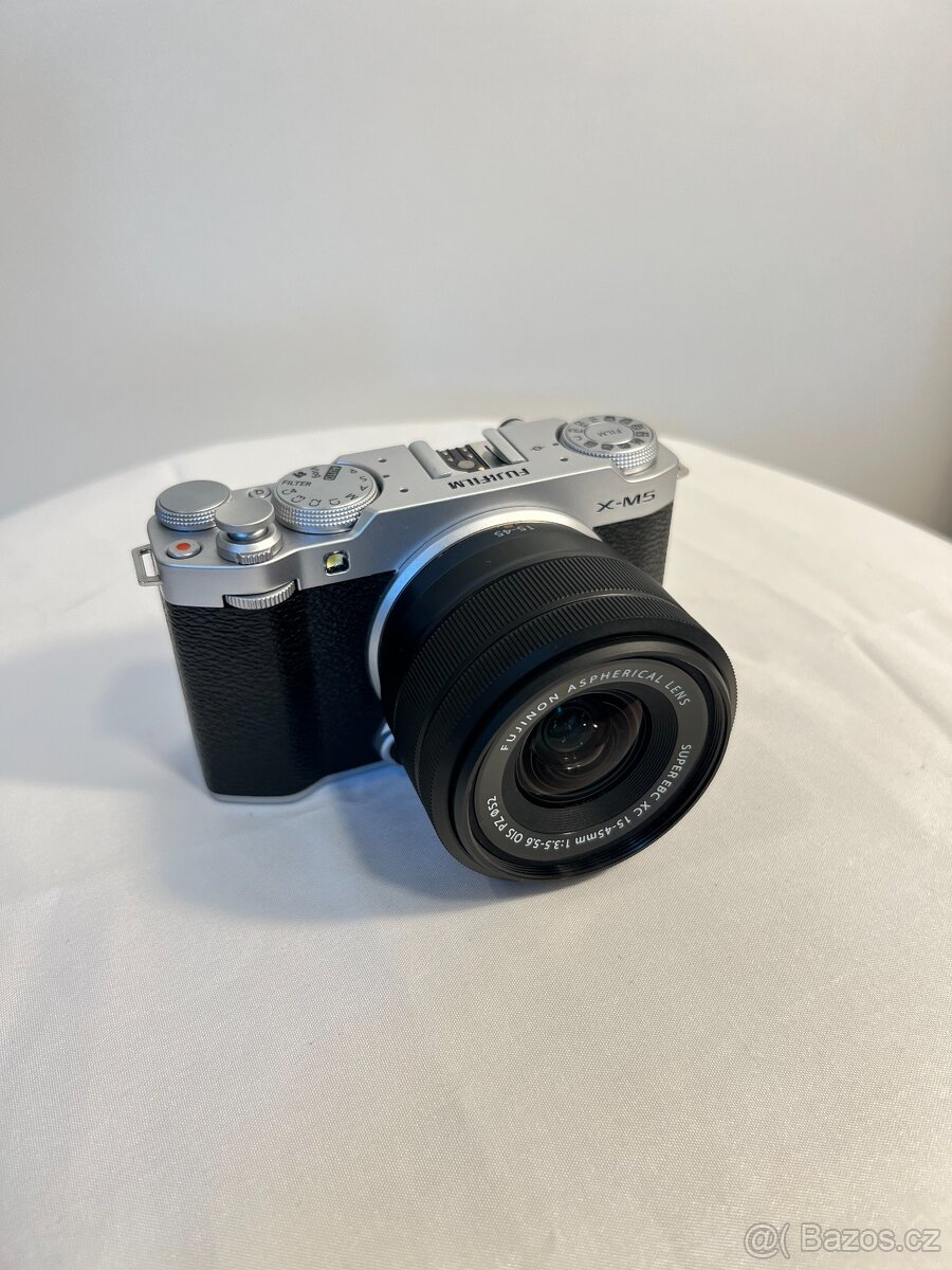 FUJIFILM X-M5 Kit XC15-45mm F3.5-5.6 OIS
