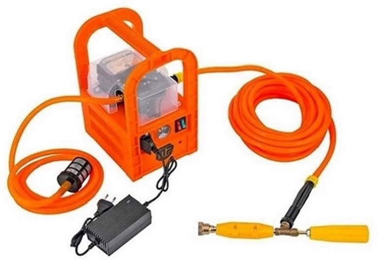 Samonasávací beznádržový AKUMULÁTOROVÝ POSTŘIKOVAČ