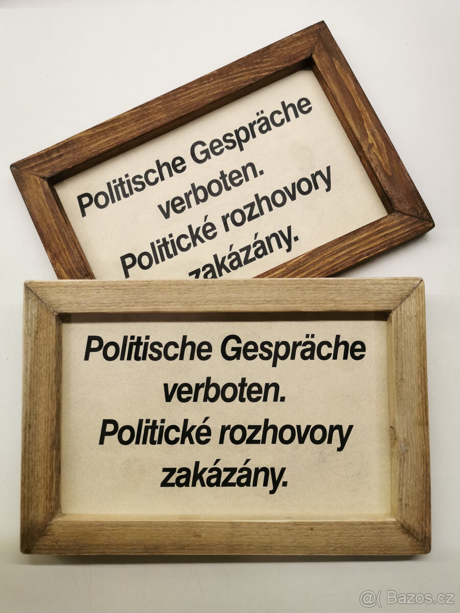 Cedulka v dřevěném rámečku - Politické rozhovory zakázány