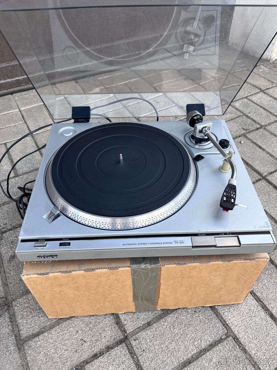 Gramofon SONY PS-242 direct drive + Sanyo MG-09