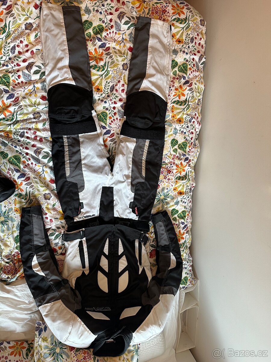 Prodej oblečení na motorku