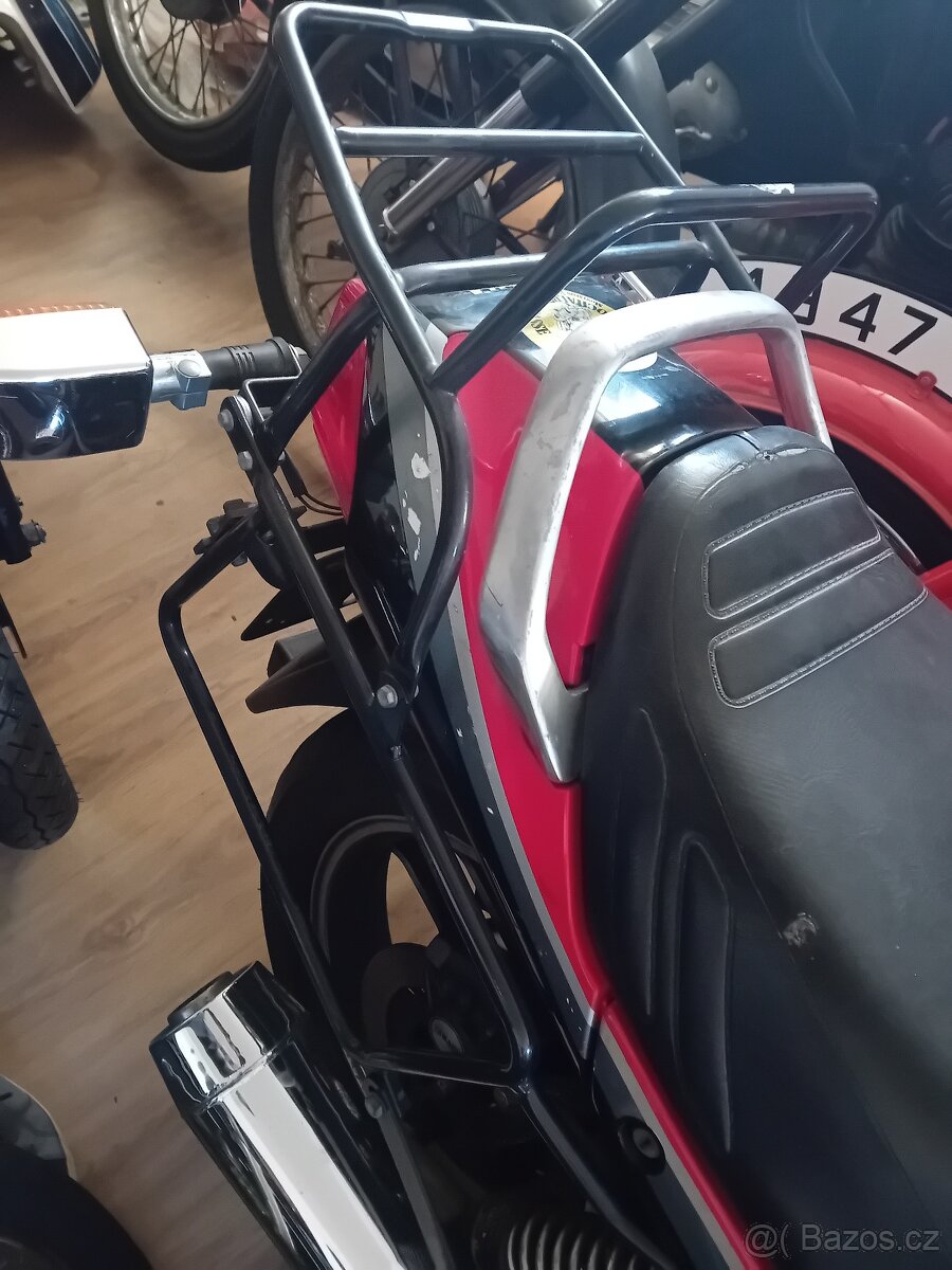 Yamaha XJ 900F, nosic a kufry