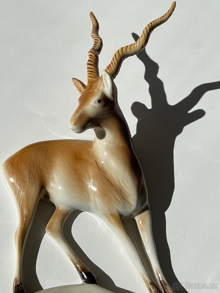 Gazela porcelánová nástěnná soška