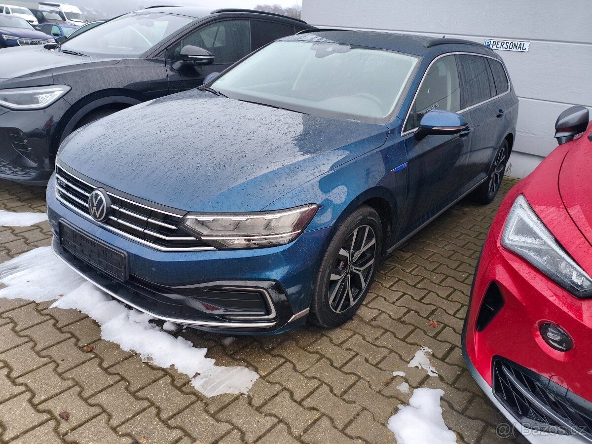 Volkswagen Passat GTE 1,4TSi 160kw DSG, tažné,kamera,virtual