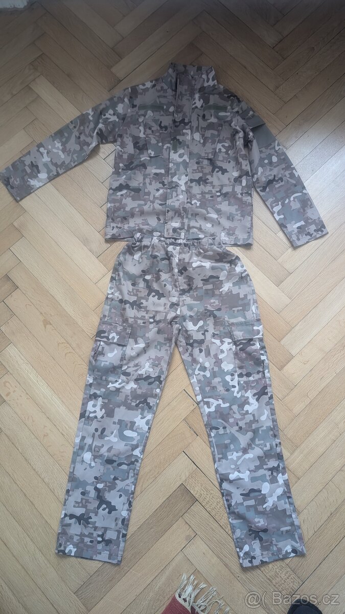 Dětská maskáčová souprava.