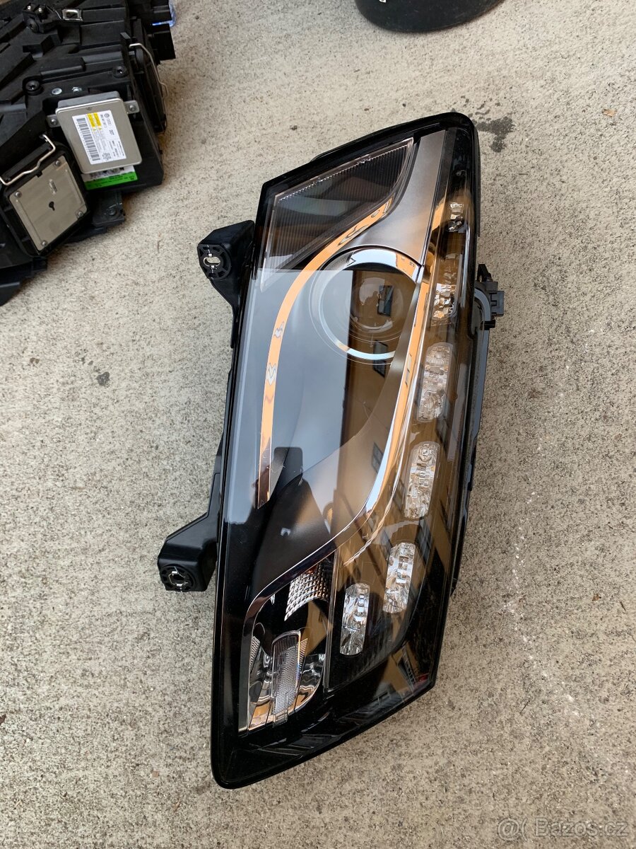 Audi Q5 2011 nové přední světlo