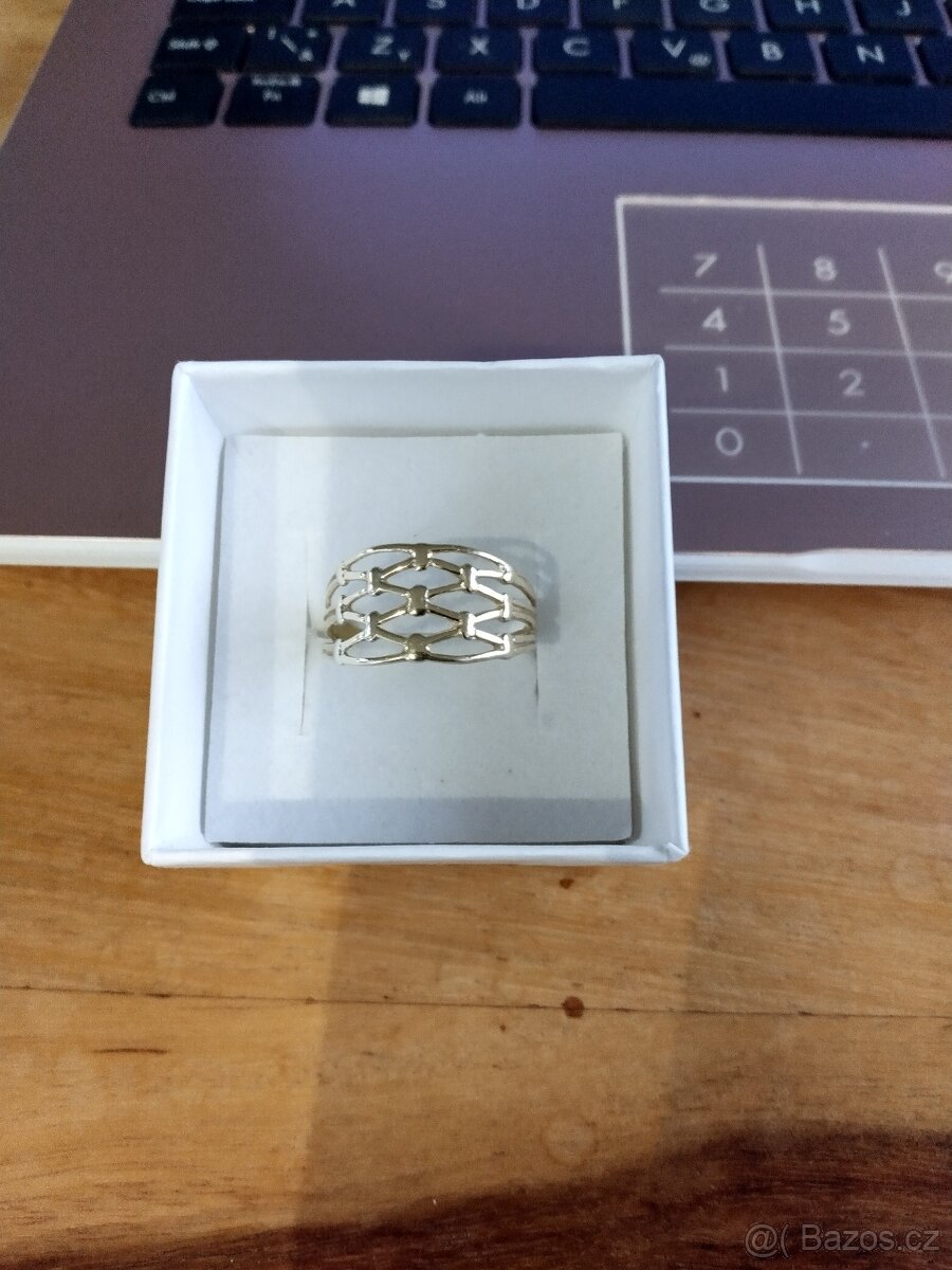 Zlatý prsten vel 66