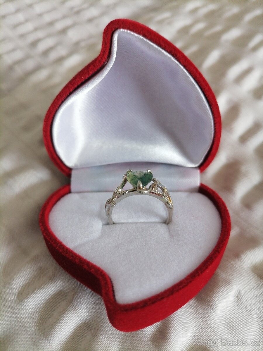 Zásnubní prstýnek