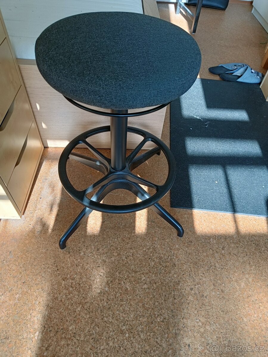 stolička LIDKULLEN od IKEA