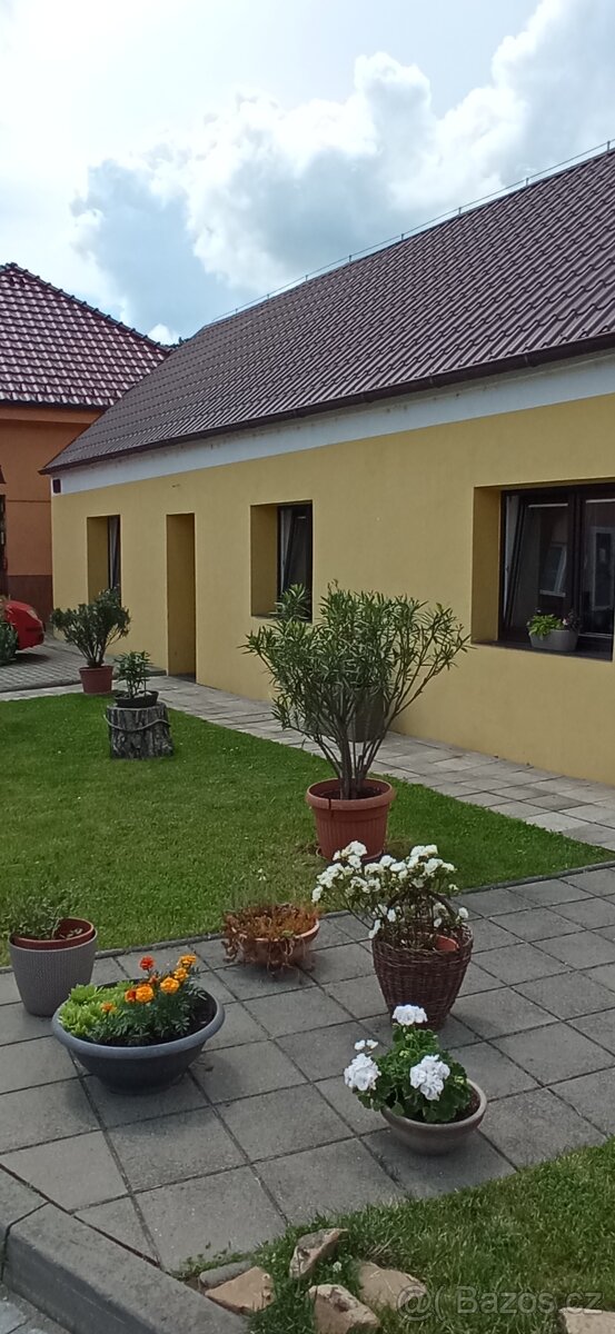 Pronájem bytu 2+kk ( 59 m2 ) v rodinném domě
