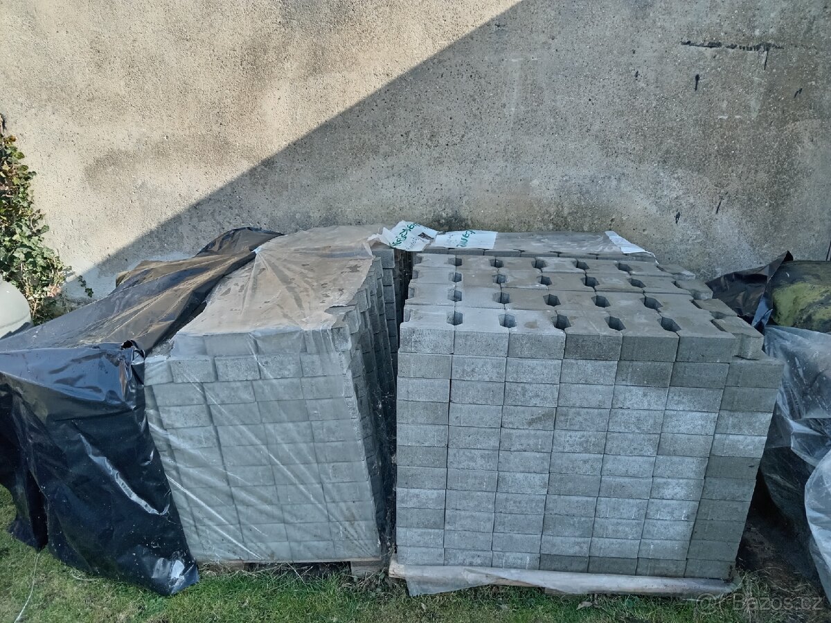 Prodám novou zámkovou dlažbu tl. 8cm - 34m2
